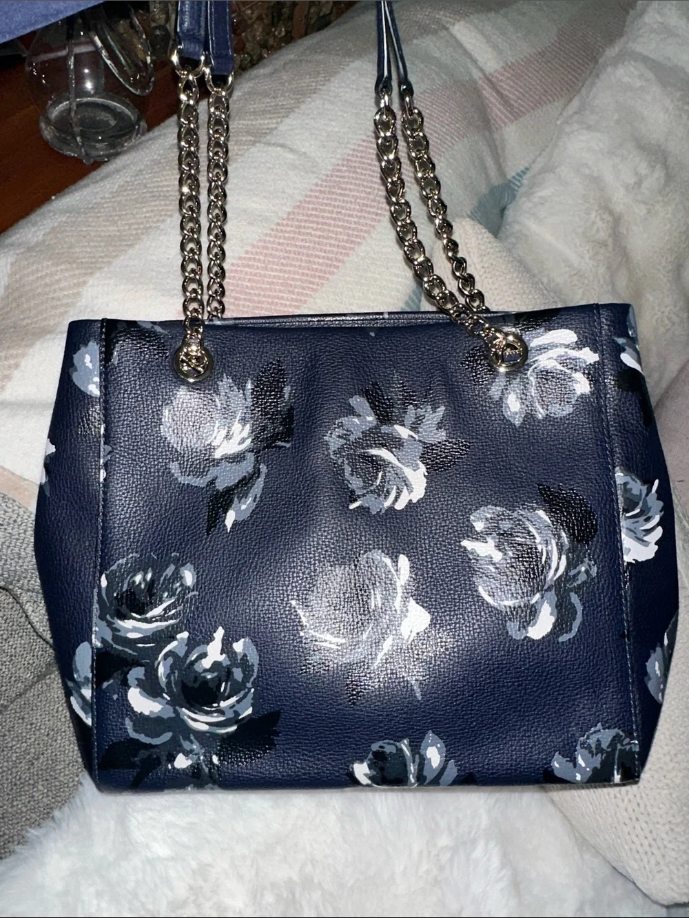 kate spade navy floral shoulder bag with gold chain